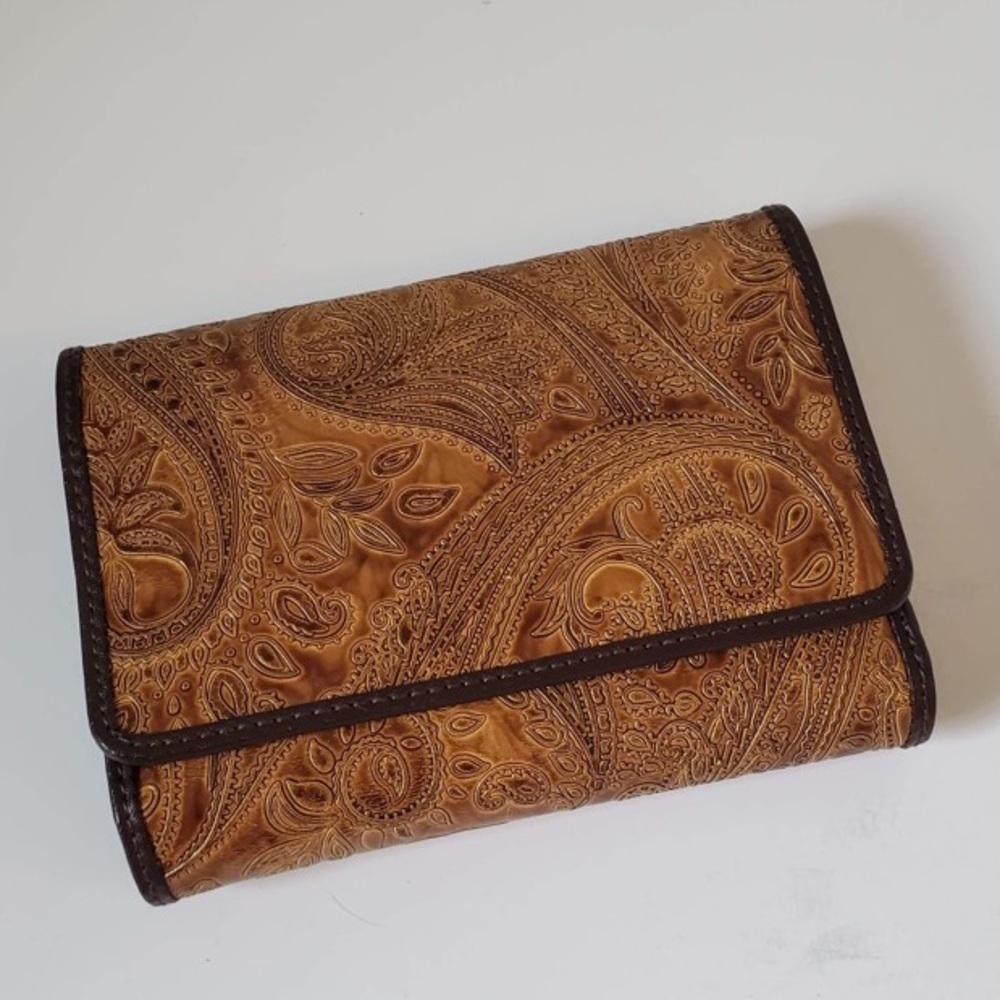 NWOT Relic Embossed Paisley Wallet